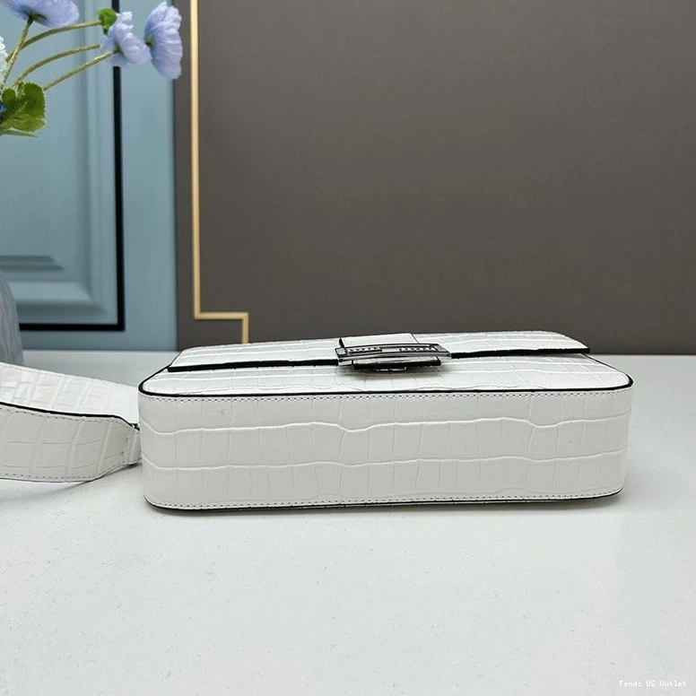 Affordable HOT Medium Crocodile Leather Re-Edition Fendi White Baguette In Bag 0713